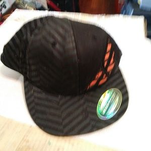 210 FITTED BY FLEXFIT